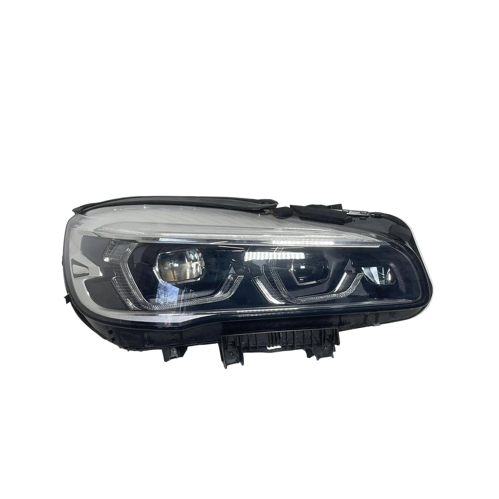 63115A32E06 - Десен фар за BMW 2er F46