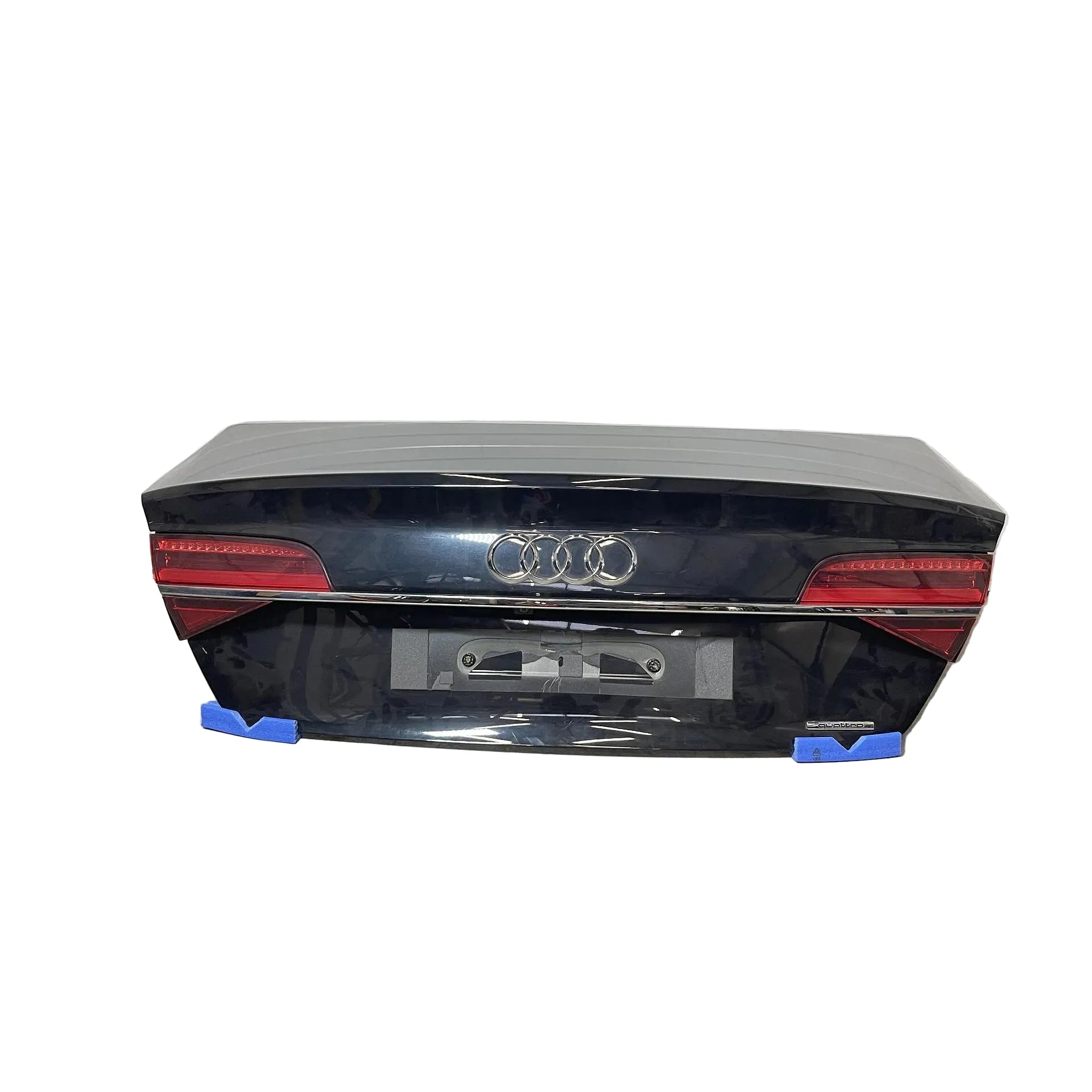 4H0827023L - Заден капак със стопове за AUDI A8 D4 4H