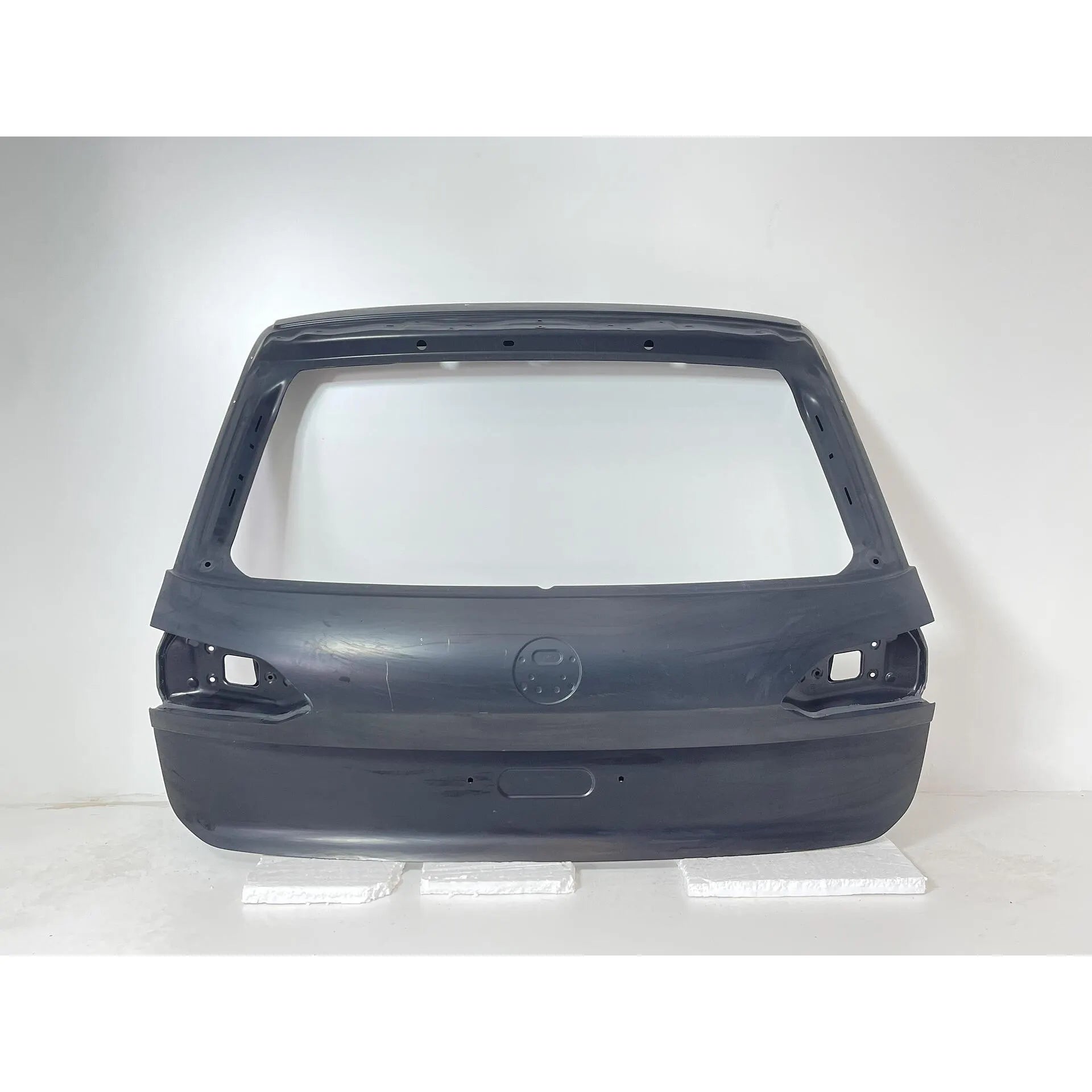 760827025E - Заден капак за VW Touareg CR