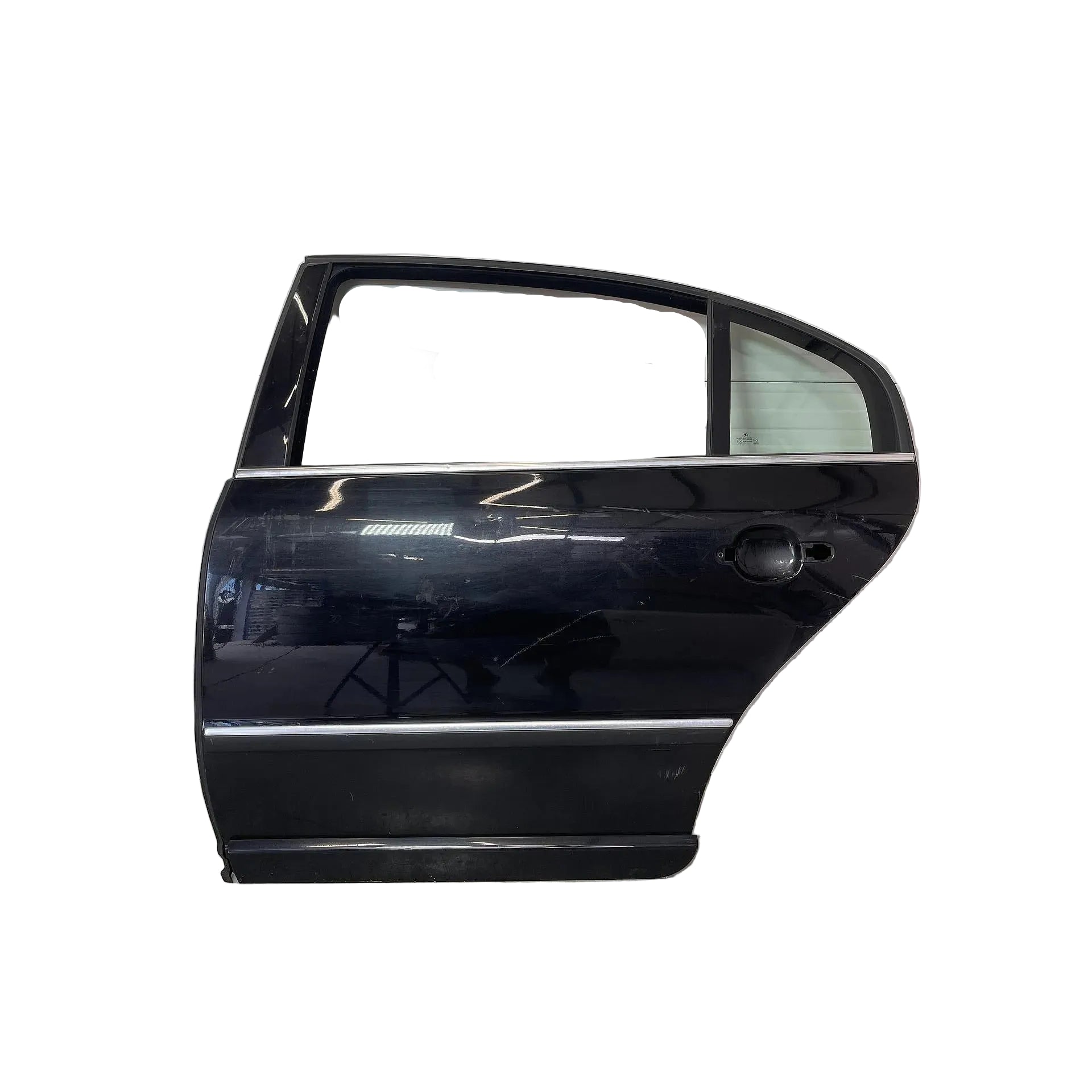 3U5833051B - Задна лява врата за SKODA Superb B5